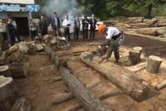 鰹節でつながる長野と静岡②　鰹節作りに欠かせない信州の薪(まき)　森の恵みいつまでも…鰹節組合が視察　県に寄付も