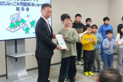 諏訪湖から海ごみゼロへ⑤岡谷こどもエコクラブ　学習の成果を市長に報告　マイクロプラスチックごみ削減へ…「上流にいる僕たちが頑張らないと」
